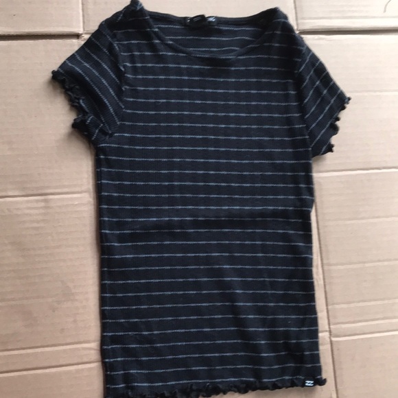 2 billabong T-shirts - Picture 2 of 4